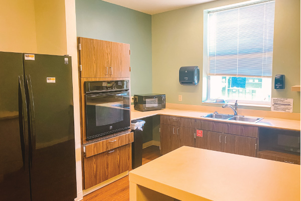 kitchen/lounge area