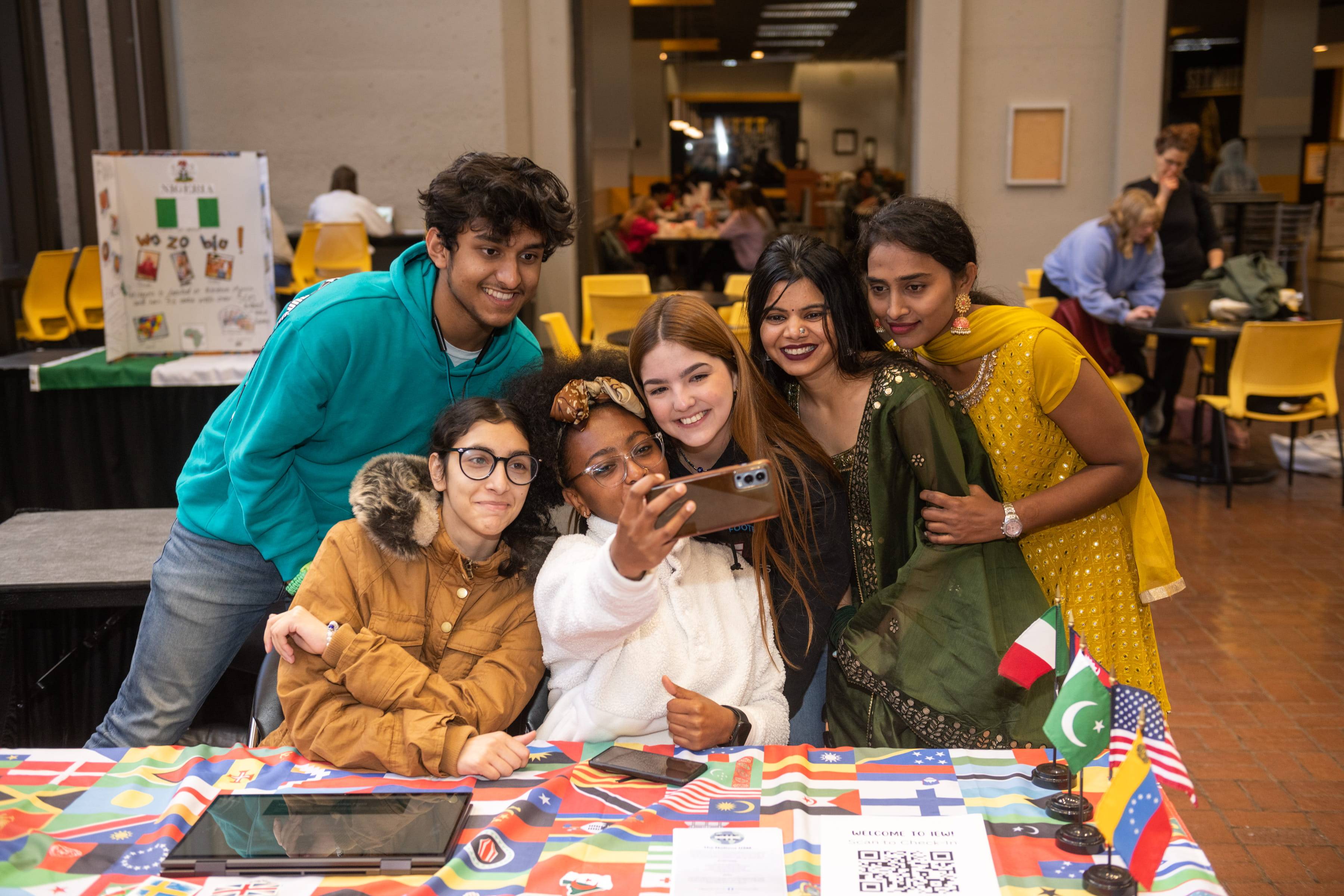 LSI Student Organization Students smiling for a photo