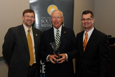 Dr. Lance Nail, dean of the University of Southern Mississippi College of Business, stands with Richard T. Farmer, founder of Cintas Corp. as he is awarded Boardman Entrepreneur of Year.