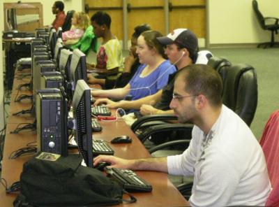  Students returned to The University of Southern Mississippi Hattiesburg campus Tuesday for the spring 2012 semester's first day of classes. Here, students work on class assignments and conduct research on computer stations at Cook Library's Learning Commons. (University Communication photo by David Tisdale)