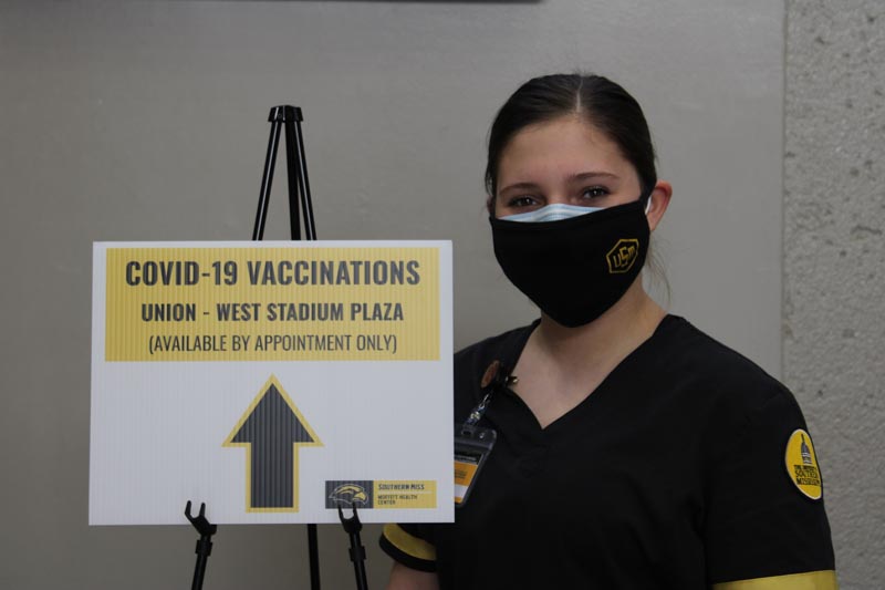 Nursing student Kayla Pate (BSN ’21) assisted with vaccine distribution at USM and Hattiesburg Clinic.