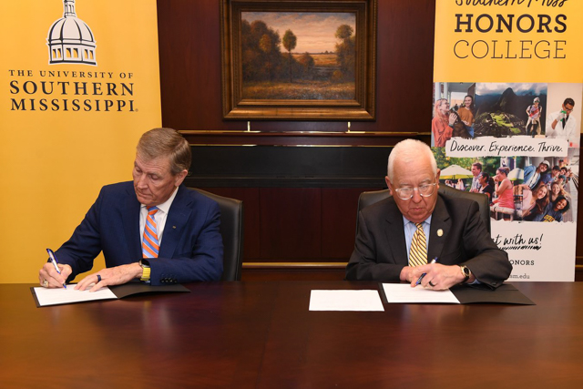 Northeast Mississippi Community College President Ricky Ford, left, and USM President Joe Paul sign the Memorandum of Understanding. (Photo by Kelly Dunn)