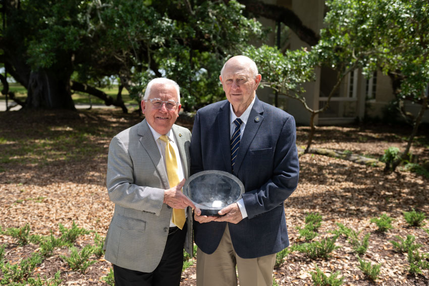 General Joe Spraggins Friendship Oak Award