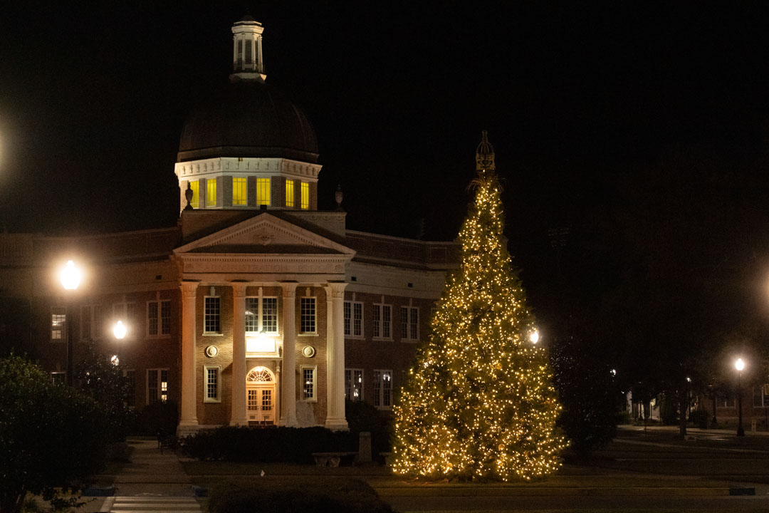 USM Christmas tree and Admin building / Photo by Kelly Dunn