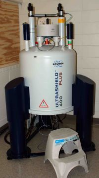 photograph of Bruker 400 MHz NMR