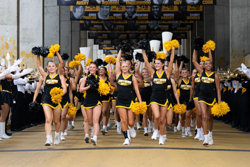 Cheerleaders during Eagle Walk